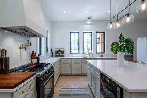 Kitchen - 401 Ridgeway, Saint Joseph, MI 49085 photo 3 of 6