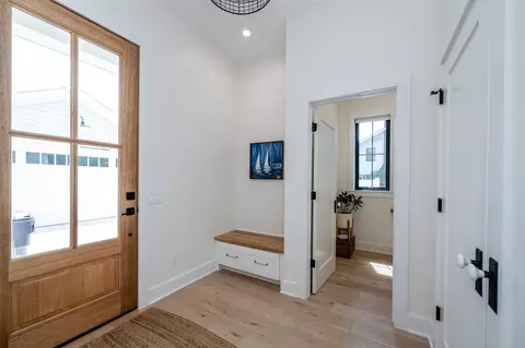 Entry Way - 401 Ridgeway, Saint Joseph, MI 49085 photo 2 of 7