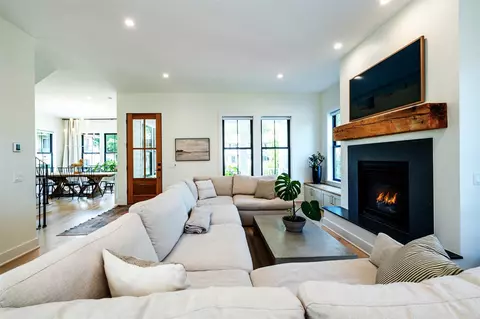 Living - 401 Ridgeway, Saint Joseph, MI 49085 photo 3 of 4