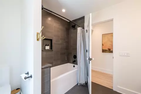 Bath - 401 Ridgeway, Saint Joseph, MI 49085 photo 5 of 10