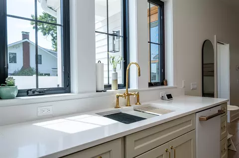 Kitchen - 401 Ridgeway, Saint Joseph, MI 49085 photo 5 of 6