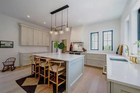 Kitchen - 401 Ridgeway, Saint Joseph, MI 49085 photo 1 of 6