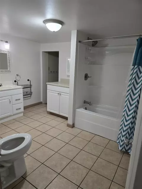 Bath - 912 Wayne, Jackson, MI 49202 photo 1 of 1