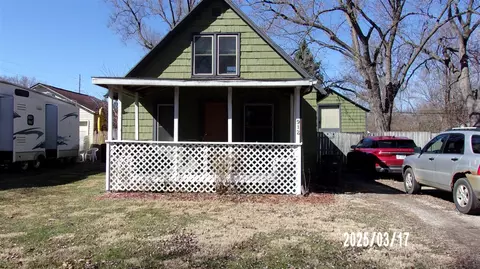 912 Wayne, Jackson, MI 49202