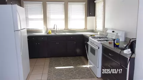 Kitchen - 912 Wayne, Jackson, MI 49202 photo 1 of 1
