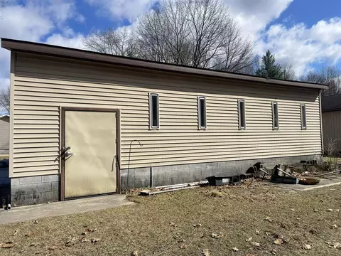 Exterior - 872 Clifford Lake Cir, Stanton, MI 48888 photo 3 of 9