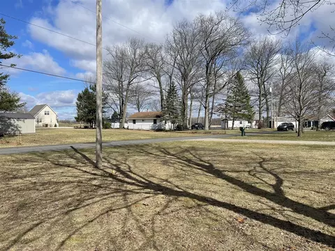 Exterior - 872 Clifford Lake Cir, Stanton, MI 48888 photo 2 of 9