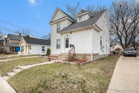 831 Alexander, Grand Rapids, MI 49507