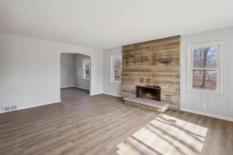 Living - 6300 Spring Arbor, Jackson, MI 49201 photo 1 of 4