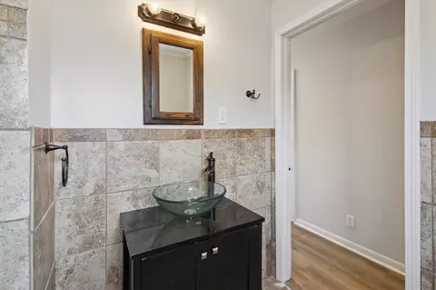 Bath - 6300 Spring Arbor, Jackson, MI 49201 photo 3 of 3