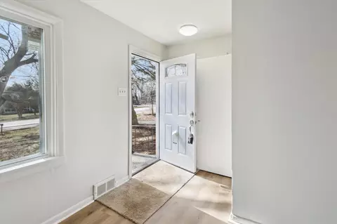 Entry Way - 6300 Spring Arbor, Jackson, MI 49201 photo 1 of 4