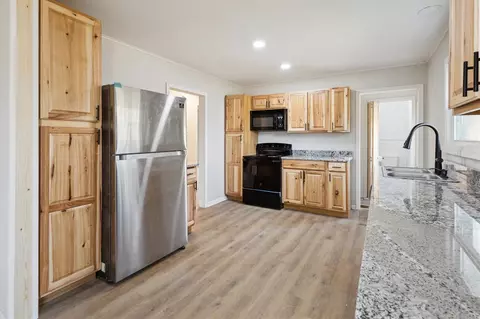 Kitchen - 6300 Spring Arbor, Jackson, MI 49201 photo 2 of 3