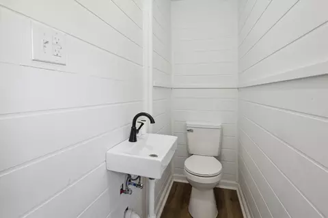 Bath - 6300 Spring Arbor, Jackson, MI 49201 photo 1 of 3
