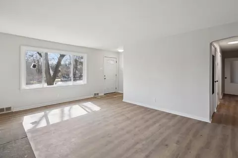 Living - 6300 Spring Arbor, Jackson, MI 49201 photo 3 of 4