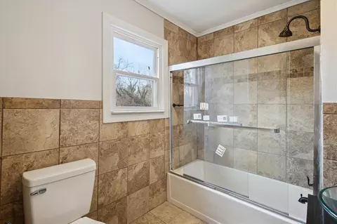 Bath - 6300 Spring Arbor, Jackson, MI 49201 photo 2 of 3