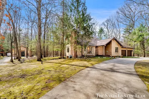 15212 Hickory, Spring Lake, MI 49456