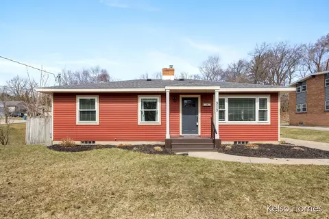 909 Carrier Crk, Grand Rapids, MI 49503