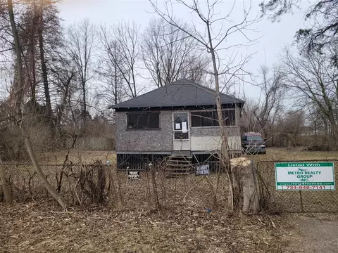 Exterior - 11114 Whitehorn, Romulus, MI 48174 photo 5 of 7