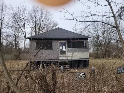 11114 Whitehorn, Romulus, MI 48174