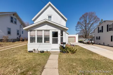 102 W High, Greenville, MI 48838