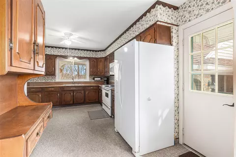 Kitchen - 159 E State, Grant, MI 49327 photo 3 of 3