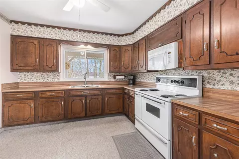 Kitchen - 159 E State, Grant, MI 49327 photo 1 of 3