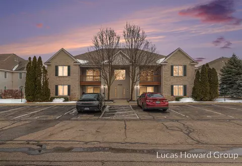 3042 W Crystal Waters #4, Holland, MI 49424