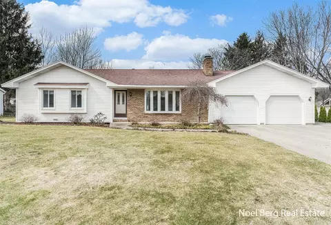 16335 Pinewood, Spring Lake, MI 49456