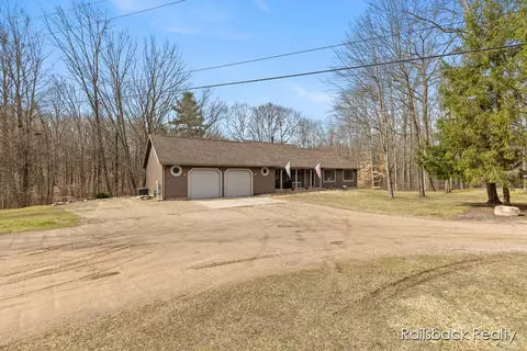 Exterior - 162 E 56th, Newaygo, MI 49337 photo 14 of 15