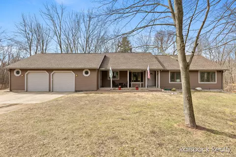 162 E 56th, Newaygo, MI 49337