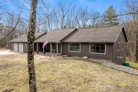 Exterior - 162 E 56th, Newaygo, MI 49337 photo 9 of 15