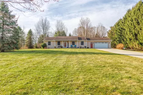 8331 W W, Schoolcraft, MI 49087