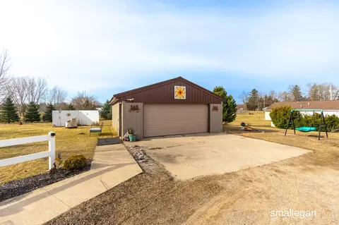 88 E Parameter, Ionia, MI 48846 photo 2