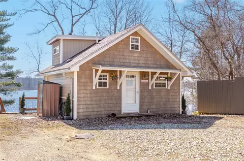 51004 Maple Rd, Marcellus, MI 49067