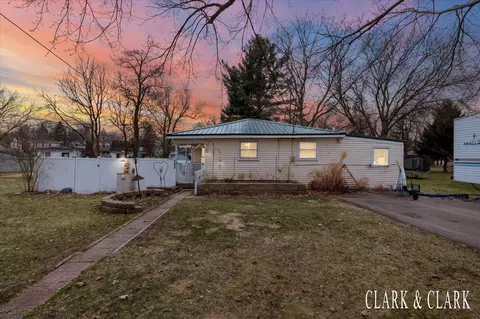 702 N Washington, Lowell, MI 49331