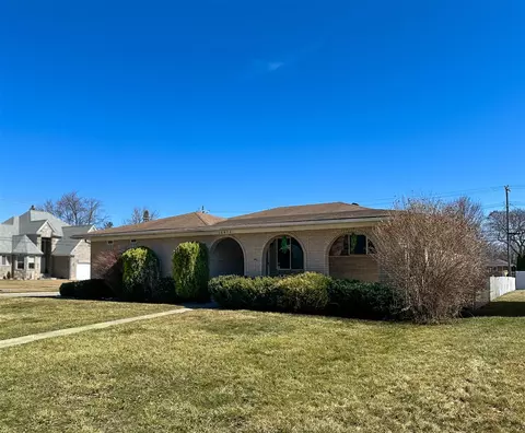 36476 Summerset, Sterling Heights, MI 48312