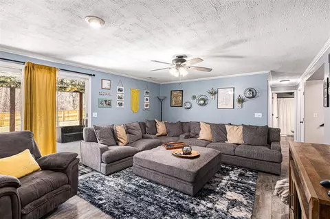 Living - 3250 Reynolds, Jackson, MI 49201 photo 5 of 6