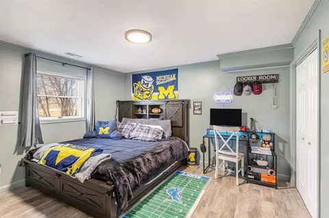Bedroom - 3250 Reynolds, Jackson, MI 49201 photo 4 of 5