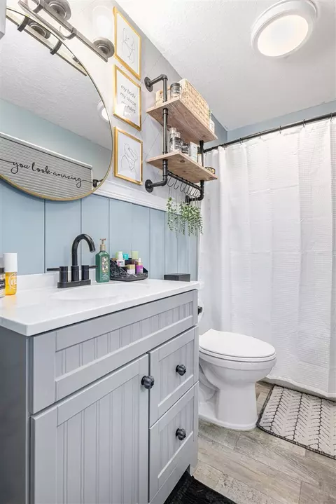 Bath - 3250 Reynolds, Jackson, MI 49201 photo 1 of 3