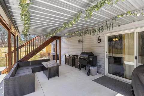 Exterior - 3250 Reynolds, Jackson, MI 49201 photo 3 of 12