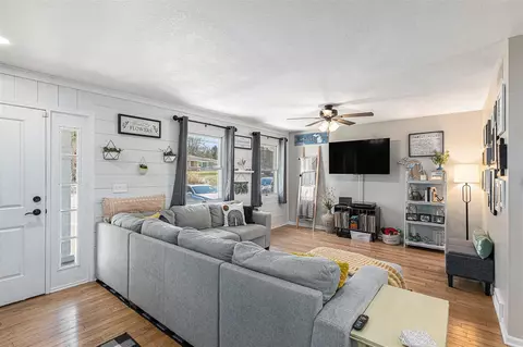 Living - 3250 Reynolds, Jackson, MI 49201 photo 1 of 6