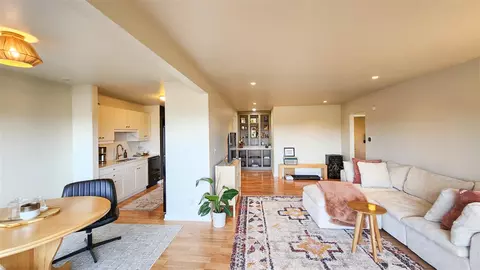 2140 Pauline #208, Ann Arbor, MI 48103