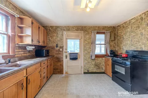 Kitchen - 620 E Spg, Whitehall, MI 49461 photo 2 of 3