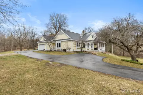 5581 12 Mile, Rockford, MI 49341