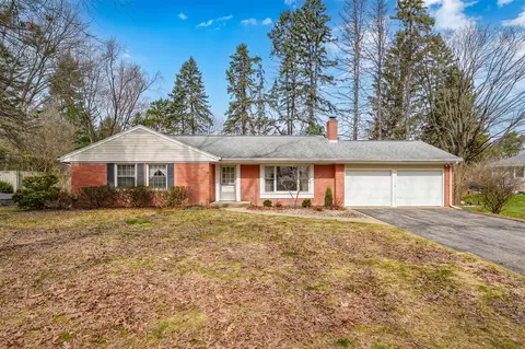 2424 Pine Ridge Rd, Kalamazoo, MI 49008