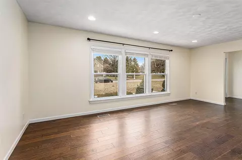 Living - 1400 E Rishel, Sturgis, MI 49091 photo 2 of 3