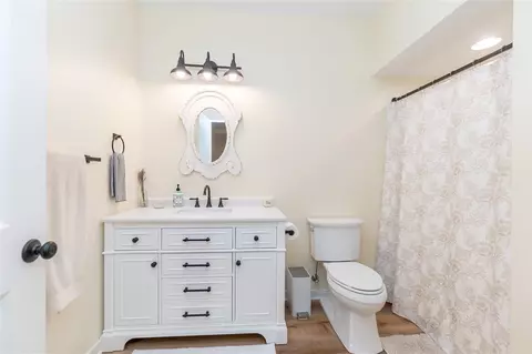 Bath - 7728 Fox Trce, Dexter, MI 48130 photo 10 of 11