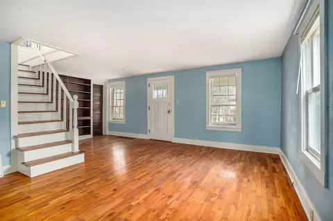 Living - 335 N Marshall, Marshall, MI 49068 photo 3 of 5