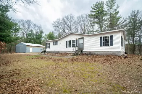 10553 Lincoln Lk, Greenville, MI 48838