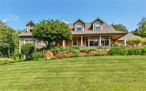 2495 Strawberry Farm, Belmont, MI 49306
